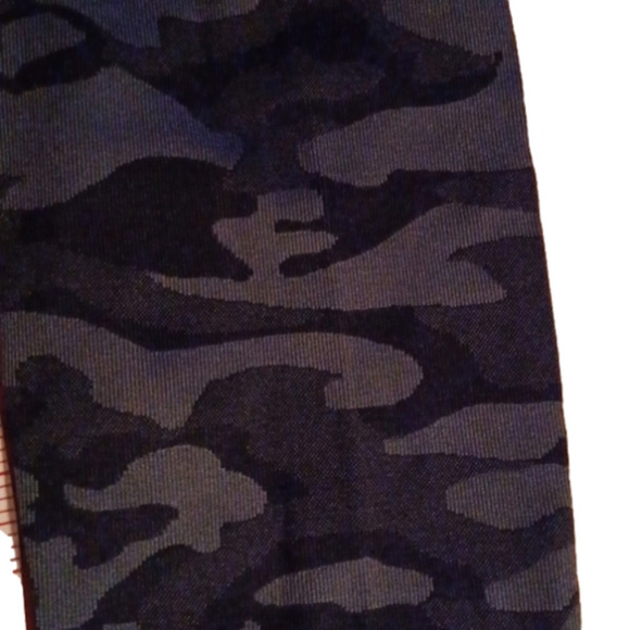 𝅺Pink Active grey/ black camo pants. Size small. Good used condition. - Picture 11 of 11